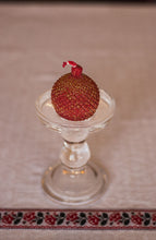 Cargar imagen en el visor de la galería, Bougie &quot; Boule de Noel&quot;
