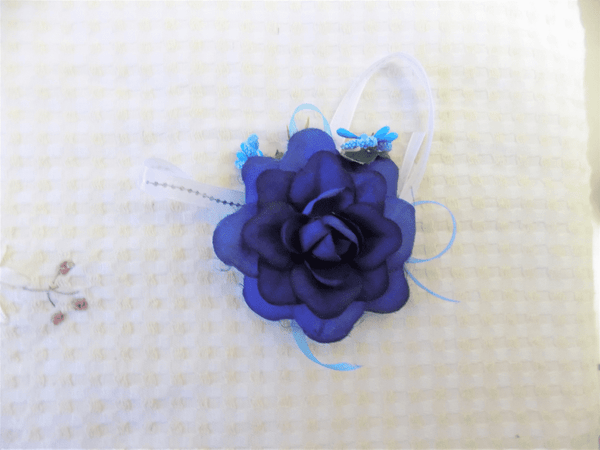 Boutonnière bleue