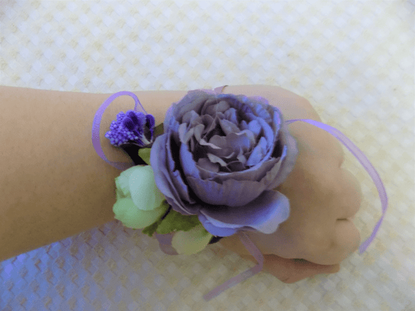 Boutonnière violette